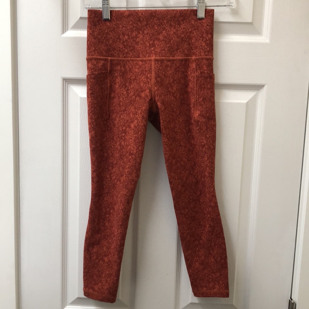 LIKE NEW! Athleta Salutation 7/8 Tight - Picture 4 of 12